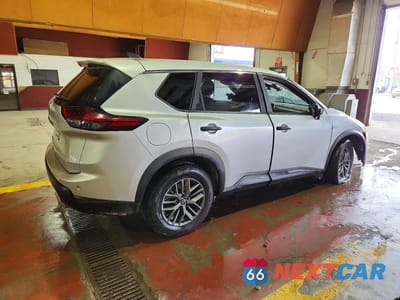 Trzecie zdjęcie samochodu z tyłu: 2024 NISSAN ROGUE S VIN:5N1BT3AA5RC673950 - miniatura