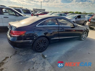 Trzecie zdjęcie samochodu z tyłu: 2014 MERCEDES-BENZ E 350 4MATIC VIN:WDDKJ8JB6EF233167 - miniatura