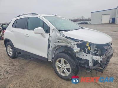 Czwarte zdjęcie samochodu z boku: 2020 CHEVROLET TRAX 1LT VIN:KL7CJPSB6LB319037 - miniatura