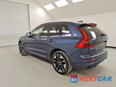 Drugie zdjęcie samochodu z przodu: 2026 VOLVO XC60 PLUS VIN:YV4M12RC4T1458059 - miniatura