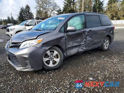 2018 TOYOTA SIENNA LE 5TDKZ3DC0JS949194 - główne zdjęcie licytacji z USA - miniatura