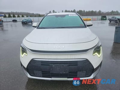 Piąte zdjęcie samochodu w środku: 2024 KIA NIRO LX VIN:KNDCP3LE6R5146629 - miniatura