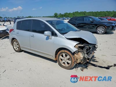 Czwarte zdjęcie samochodu z boku: 2008 NISSAN VERSA 1.8 S VIN:3N1BC13E68L395364 - miniatura