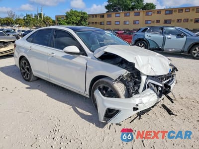 Czwarte zdjęcie samochodu z boku: 2025 VOLKSWAGEN JETTA SE VIN:3VW7X7BU0SM053801 - miniatura