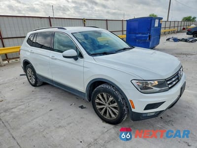 Czwarte zdjęcie samochodu z boku: 2018 VOLKSWAGEN TIGUAN SE VIN:3VV3B7AX9JM007038 - miniatura