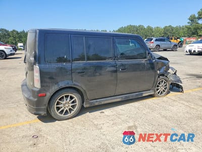 Trzecie zdjęcie samochodu z tyłu: 2005 TOYOTA SCION XB VIN:JTLKT334054028370 - miniatura