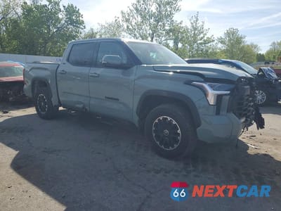 Czwarte zdjęcie samochodu z boku: 2022 TOYOTA TUNDRA SR5 VIN:5TFLA5DB7NX034664 - miniatura