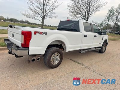 Czwarte zdjęcie samochodu z boku: 2019 FORD F250 SUPER DUTY VIN:1FT7W2BT5KEC67172 - miniatura