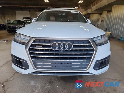 Piąte zdjęcie samochodu w środku: 2017 AUDI Q7 PREMIUM PLUS VIN:WA1LAAF79HD026437 - miniatura