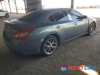 Trzecie zdjęcie samochodu z tyłu: 2010 NISSAN MAXIMA 3.5 S VIN:1N4AA5AP5AC805704 - miniatura