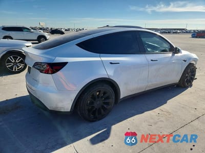 Trzecie zdjęcie samochodu z tyłu: 2022 TESLA MODEL Y VIN:7SAYGDEEXNF422959 - miniatura