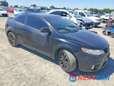 Czwarte zdjęcie samochodu z boku: 2011 KIA FORTE SX VIN:KNAFW6A33B5432203 - miniatura
