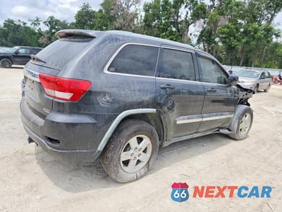 Trzecie zdjęcie samochodu z tyłu: 2011 JEEP GRAND CHEROKEE LAREDO VIN:1J4RS4GG6BC554117 - miniatura