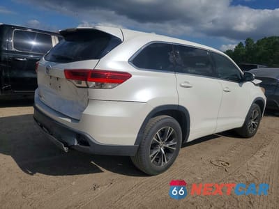 Trzecie zdjęcie samochodu z tyłu: 2017 TOYOTA HIGHLANDER LE VIN:5TDZARFH9HS027339 - miniatura