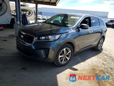 2020 KIA SORENTO S 5XYPGDA58LG612120 - główne zdjęcie licytacji z USA - miniatura