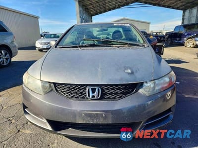Piąte zdjęcie samochodu w środku: 2010 HONDA CIVIC LX VIN:2HGFG1B62AH516310 - miniatura