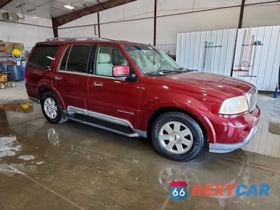 Czwarte zdjęcie samochodu z boku: 2004 LINCOLN NAVIGATOR VIN:5LMFU28RX4LJ30491 - miniatura