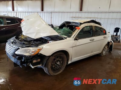 2014 CHRYSLER 200 LX 1C3CCBAB2EN205107 - główne zdjęcie licytacji z USA - miniatura