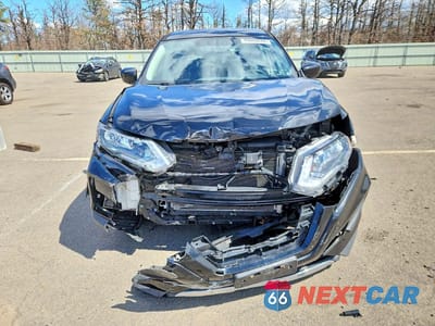 Piąte zdjęcie samochodu w środku: 2018 NISSAN ROGUE S VIN:5N1AT2MV6JC771507 - miniatura