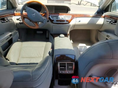 Zdjęcie 8 z 12 samochodu: 2011 MERCEDES-BENZ S 550 VIN:WDDNG7BB4BA395165 - miniatura