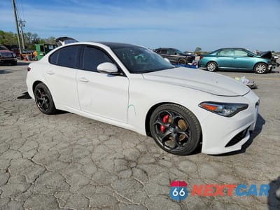 Czwarte zdjęcie samochodu z boku: 2018 ALFA ROMEO GIULIA TI VIN:ZARFAECN2J7573220 - miniatura