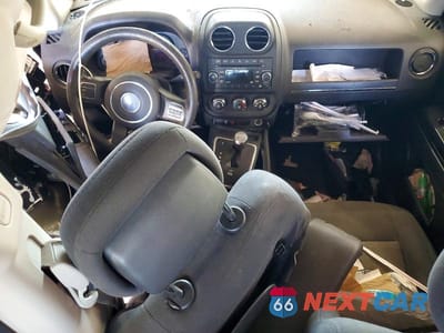 Zdjęcie 8 z 12 samochodu: 2016 JEEP PATRIOT SPORT VIN:1C4NJRBB5GD654422 - miniatura