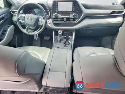 Zdjęcie 8 z 12 samochodu: 2021 TOYOTA HIGHLANDER XLE VIN:5TDGZRAH7MS515304 - miniatura