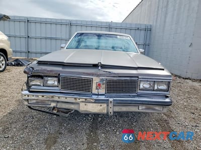 Piąte zdjęcie samochodu w środku: 1984 OLDSMOBILE 98 REGENCY BROUGHAM VIN:1G3AH69Y3EM760125 - miniatura