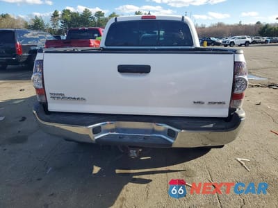 Zdjęcie 6 z 12 samochodu: 2015 TOYOTA TACOMA V6 VIN:3TMMU4FN7FM074120 - miniatura