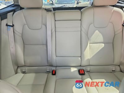 Zdjęcie 10 z 13 samochodu: 2018 VOLVO XC60 T5 MOMENTUM VIN:YV4102RKXJ1062986 - miniatura