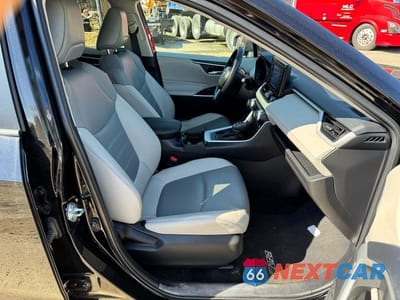 Piąte zdjęcie samochodu w środku: 2021 TOYOTA RAV4 XLE PREMIUM VIN:2T3A1RFV4MC241684 - miniatura