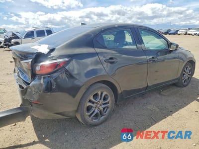 Trzecie zdjęcie samochodu z tyłu: 2019 TOYOTA YARIS LE VIN:3MYDLBYV7KY504916 - miniatura