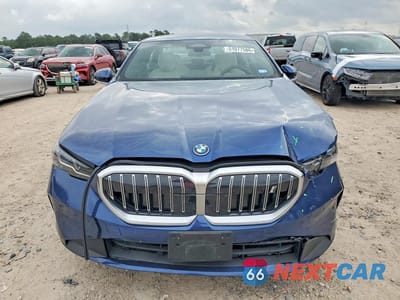 Piąte zdjęcie samochodu w środku: 2026 BMW I5 EDRIVE 40 VIN:WBY63HG0XTCW34360 - miniatura