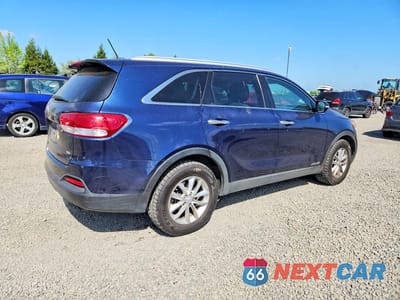 Trzecie zdjęcie samochodu z tyłu: 2017 KIA SORENTO LX V6 VIN:5XYPGDA54HG333433 - miniatura