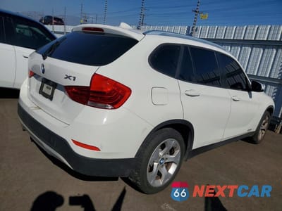 Trzecie zdjęcie samochodu z tyłu: 2015 BMW X1 SDRIVE28I VIN:WBAVM1C54FVW56833 - miniatura