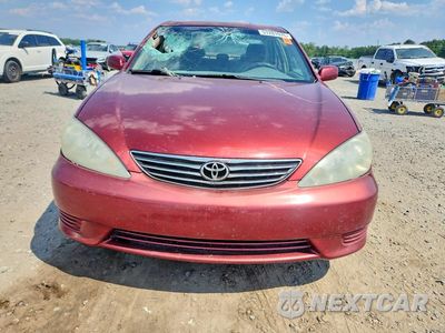 Piąte zdjęcie samochodu w środku: 2005 TOYOTA CAMRY LE VIN:4T1BE32KX5U097374 - miniatura