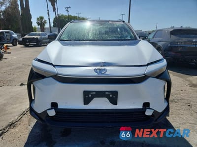 Piąte zdjęcie samochodu w środku: 2023 TOYOTA BZ4X XLE VIN:JTMAAAAAXPA001093 - miniatura