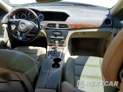 Zdjęcie 8 z 12 samochodu: 2013 MERCEDES-BENZ C 250 VIN:WDDGF4HB7DR266360 - miniatura