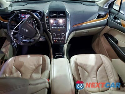 Zdjęcie 8 z 13 samochodu: 2019 LINCOLN MKC SELECT VIN:5LMCJ2D90KUL30367 - miniatura