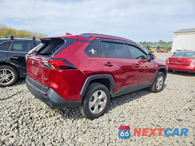 Trzecie zdjęcie samochodu z tyłu: 2021 TOYOTA RAV4 XLE VIN:2T3W1RFV9MW181163 - miniatura