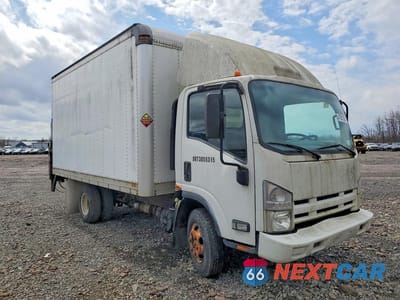 Czwarte zdjęcie samochodu z boku: 2009 ISUZU NPR DELIVERY TRUCK VIN:JALB4W16697400506 - miniatura