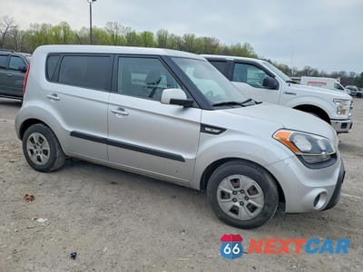Czwarte zdjęcie samochodu z boku: 2012 KIA SOUL BASE VIN:KNDJT2A51C7449894 - miniatura