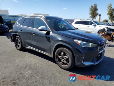 Czwarte zdjęcie samochodu z boku: 2024 BMW X1 XDRIVE28I VIN:WBX73EF0XR5Z04063 - miniatura