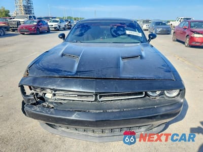 Piąte zdjęcie samochodu w środku: 2016 DODGE CHALLENGER SXT VIN:2C3CDZAG4GH195452 - miniatura