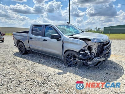 Czwarte zdjęcie samochodu z boku: 2023 CHEVROLET SILVERADO C1500 CUSTOM VIN:3GCPABEK1PG164493 - miniatura