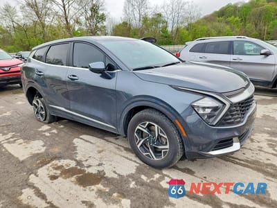 Czwarte zdjęcie samochodu z boku: 2023 KIA SPORTAGE LX VIN:KNDPUCAF2P7106992 - miniatura