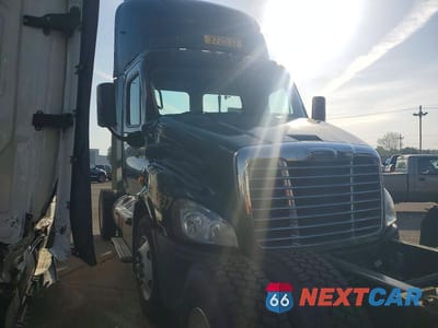 2018 FREIGHTLINER CASCADIA 113 SEMI TRUCK 3AKBGADVXJSJL4365 - główne zdjęcie licytacji z USA - miniatura