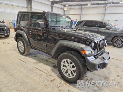 Czwarte zdjęcie samochodu z boku: 2023 JEEP WRANGLER SPORT VIN:1C4GJXAN8PW656677 - miniatura