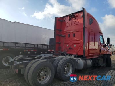 Czwarte zdjęcie samochodu z boku: 2017 FREIGHTLINER CASCADIA 125 SEMI TRUCK VIN:1FUJGLDR3HLHX2511 - miniatura