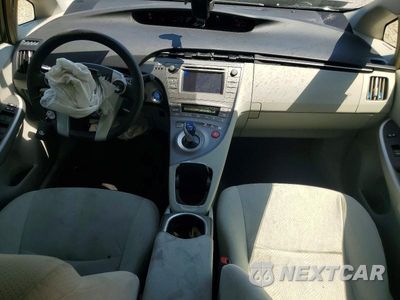 Zdjęcie 8 z 12 samochodu: 2015 TOYOTA PRIUS TWO VIN:JTDKN3DU0F1992345 - miniatura